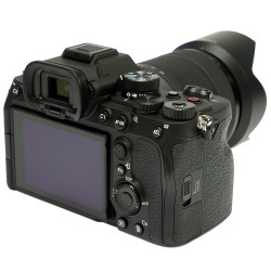 Sony ILCE-7M4/K - Alpha mirror less DSLR w/28-70 lens